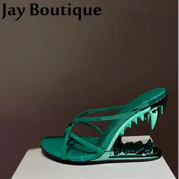  Летняя новинка 2023 года, модные металлические зубцы на профилированном каблуке, современные женские тапочки на высоком каблуке с открытым носком, новинка, однотонная обувь